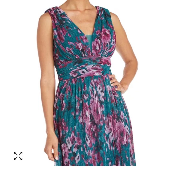 Nightway Floral-Print Pleated Gown Size 12 - Picture 3 of 9